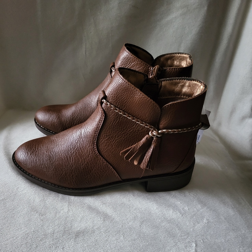 Oshkosh B'Gosh,youth girls Misha brown bootie boot,size 3.